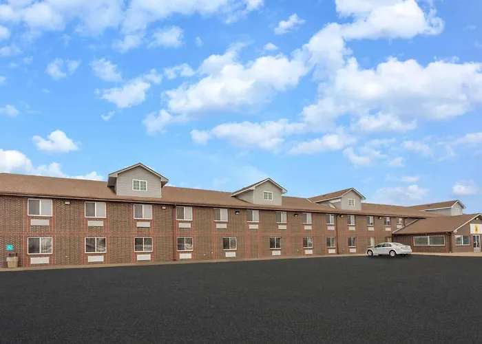Desoto Inn & Suites