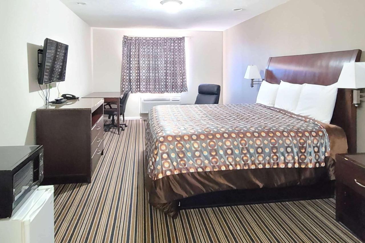 Desoto & Inn 2*